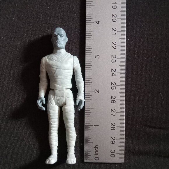 Monsters of the Silver Screen Blind Box Mummy - Picture 2 of 8